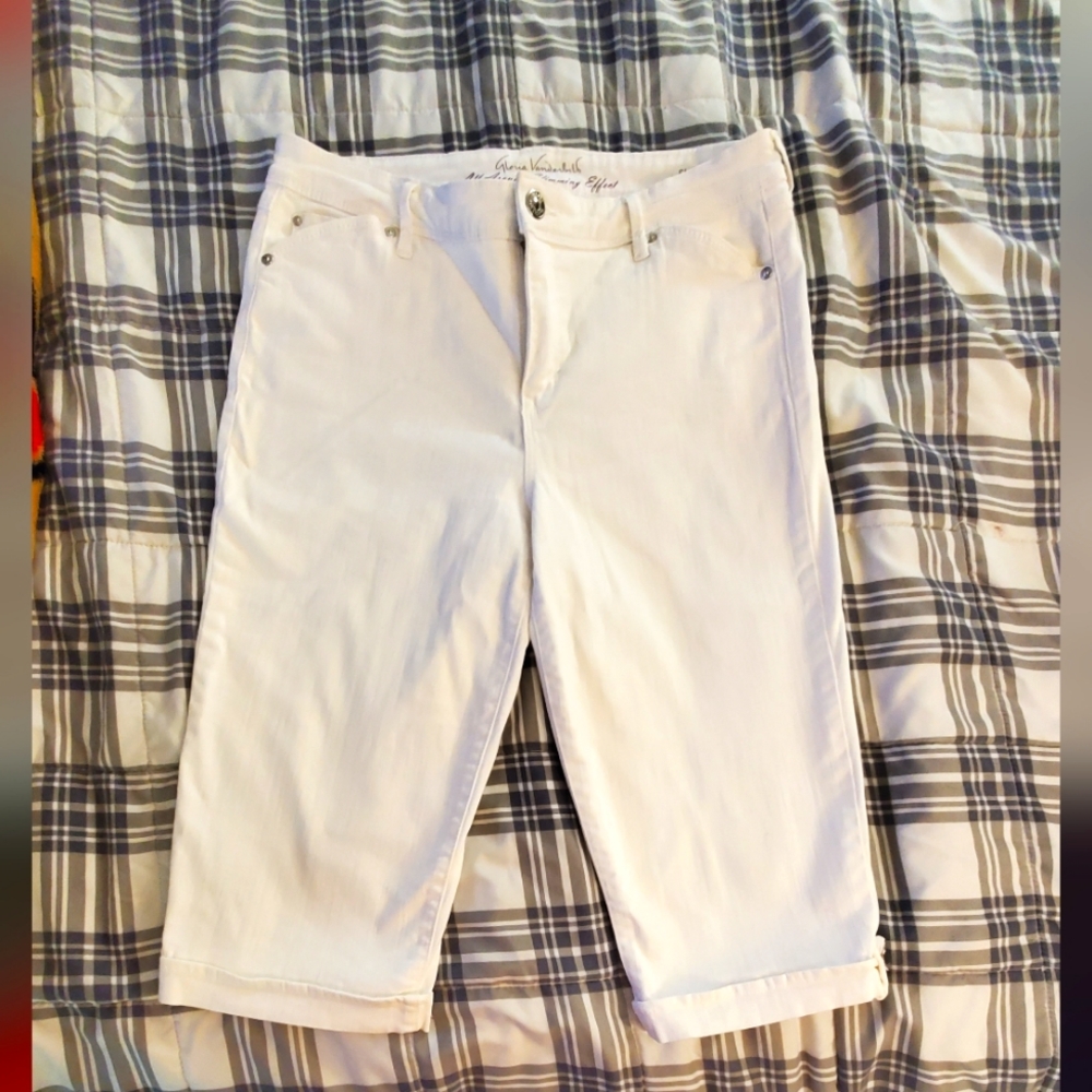 White Gloria V capri